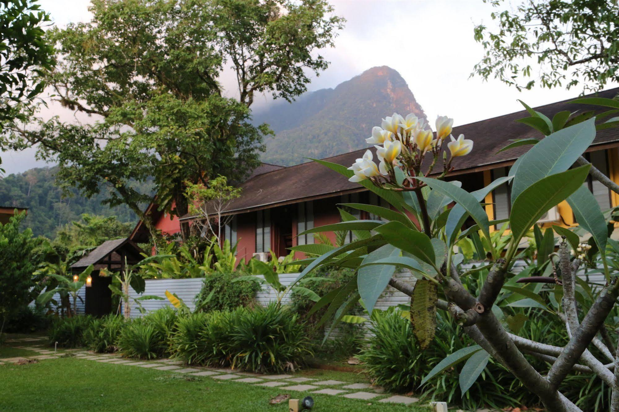 The Village House Santubong Exteriör bild